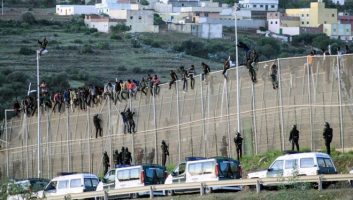 MIGRATION. LE PARTI VOX VEUT BARRICADER SEBTA