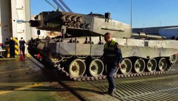 La présence de chars à Melilla inquiète le Maroc
