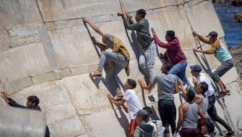 Espagne: le Médiateur critique l’expulsion de 57 mineurs marocains