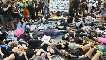 « Les frontières tuent »: Après le drame de Melilia, manifestations en Espagne et au Maroc