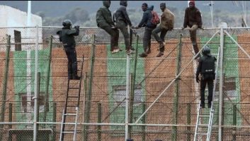 Sebta : L’enfermement des migrants clandestins dans des conteneurs inquiète la Garde civile